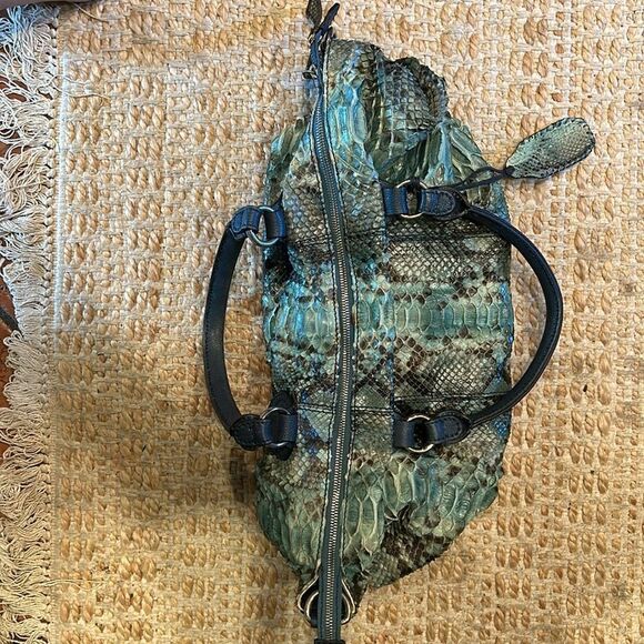 Reptile’s House Elegant Green Print Tote Bag - Picture 8 of 12